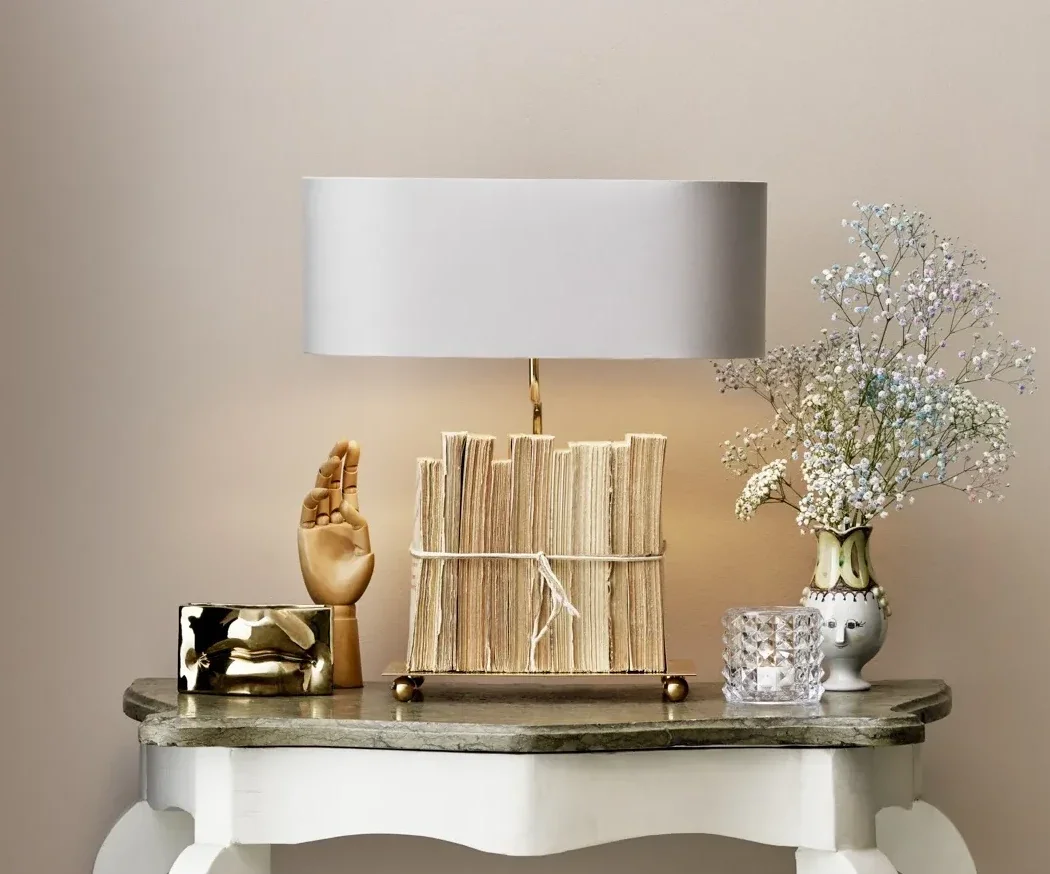 Fribe Form The book lover's light. Greige Avslappnad