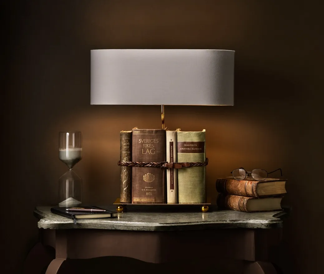 Fribe Form The book lover's light. Företagsprofilering